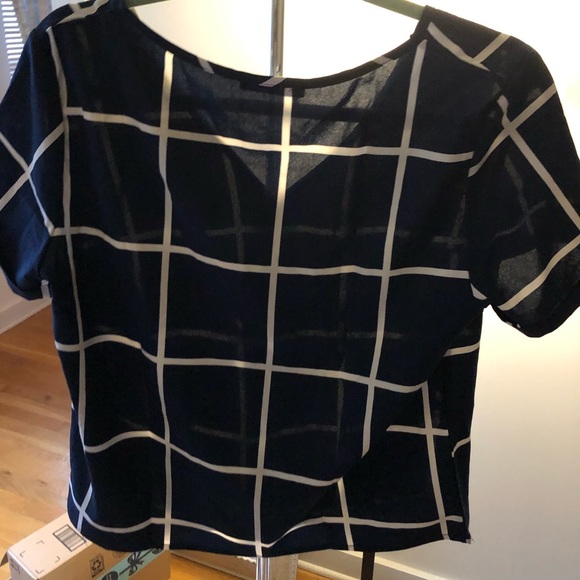 Buttoned V Neck Grid Top - NBW - Picture 7 of 7